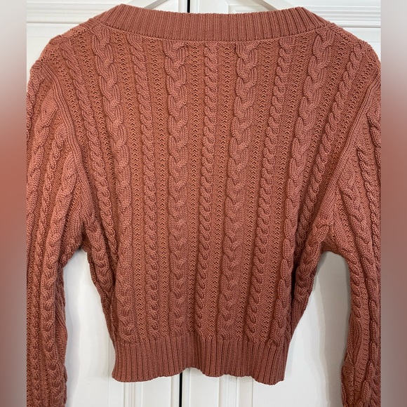 EUC Love Tree Size Large Women’s Cropped V Neck Cable Knit Sweater Rose Colour - Picture 6 of 9